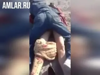 ताजिक पहाड़ों में एक लड़की को चोदता है, और एक दोस्त इसे बंद कर देता है
